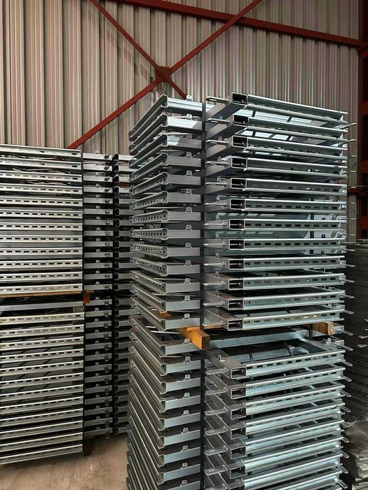 Предлагаме метална стяга за колона(за трислойни платна)