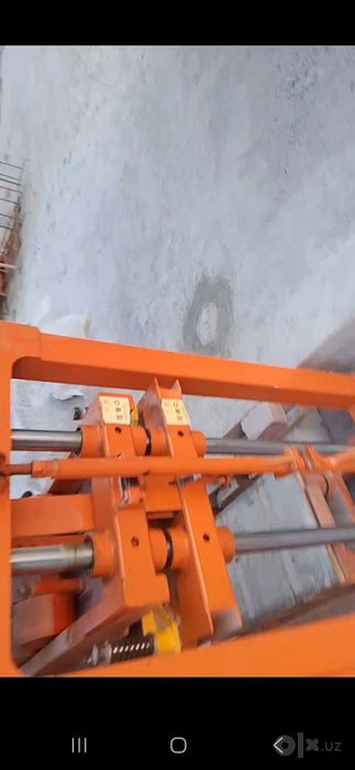 Шлака блок аппарат сотилади янги.