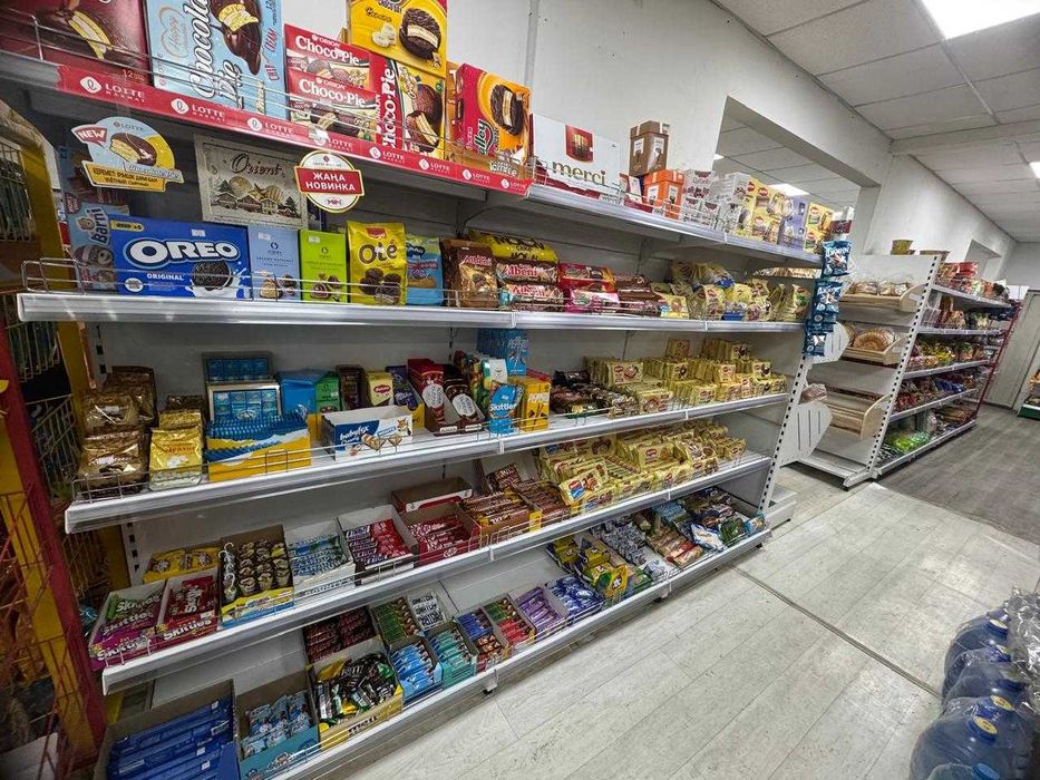 полки для магазина и холодильник