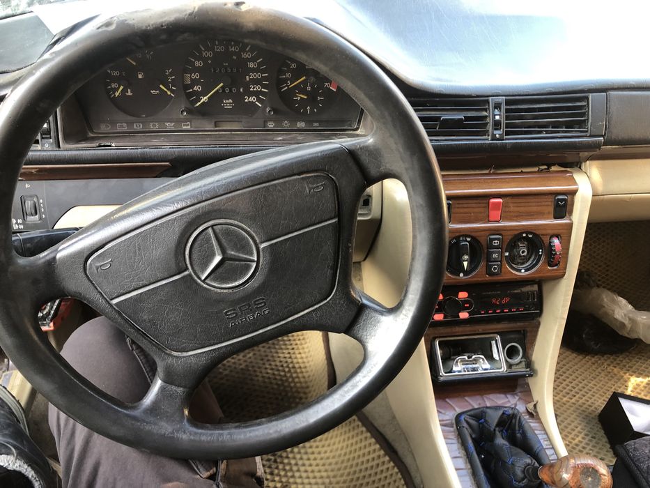 Продам машину мерс 220 w124