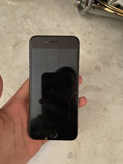 Iphone 6  zapchasga sotiladi