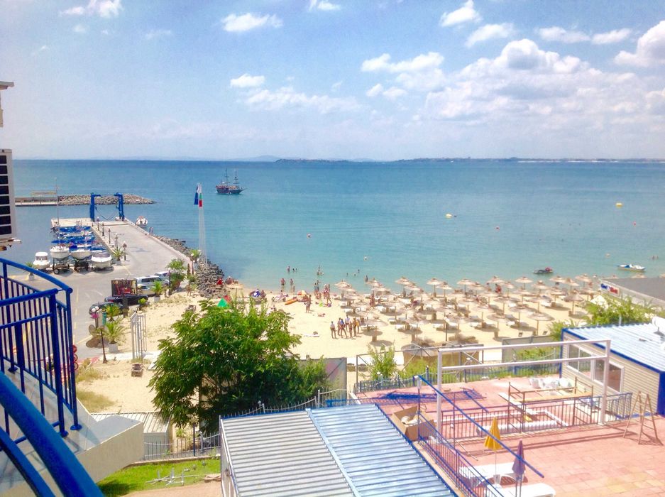 Aпартамент на първа линия на плажа в Свети Влас