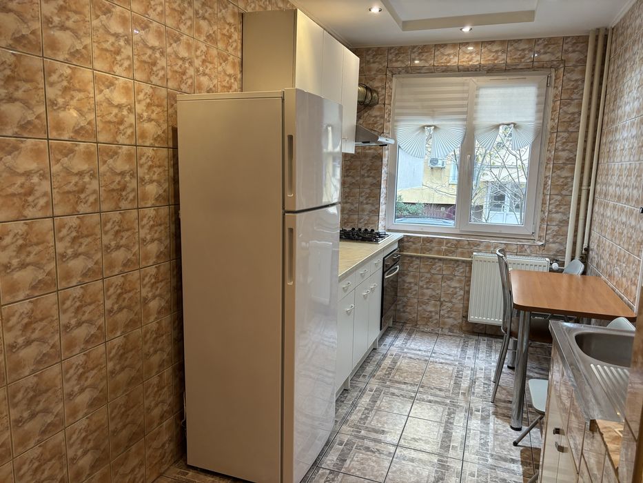 Vand apartament 2 camere,54 m,decomandat,patrer inalt