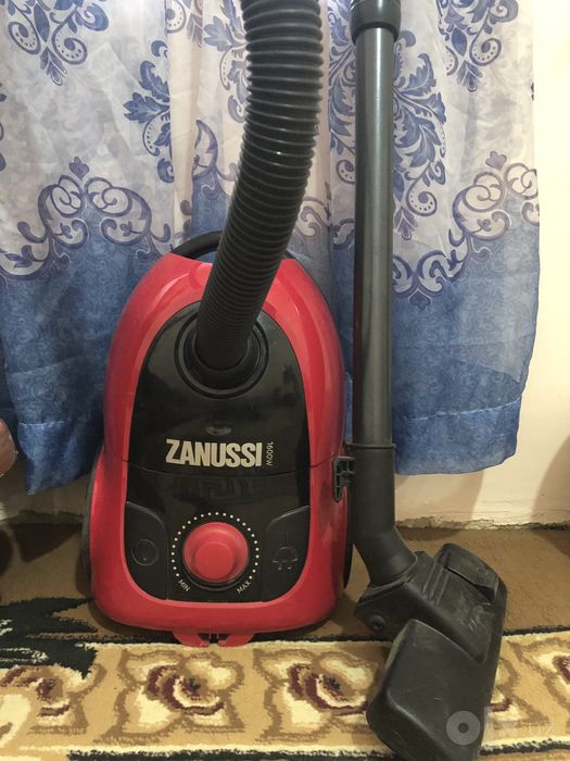 Пылесос  ZANUSSI 1600w.