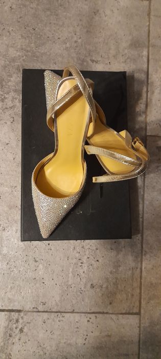 Pantofi cu briliante