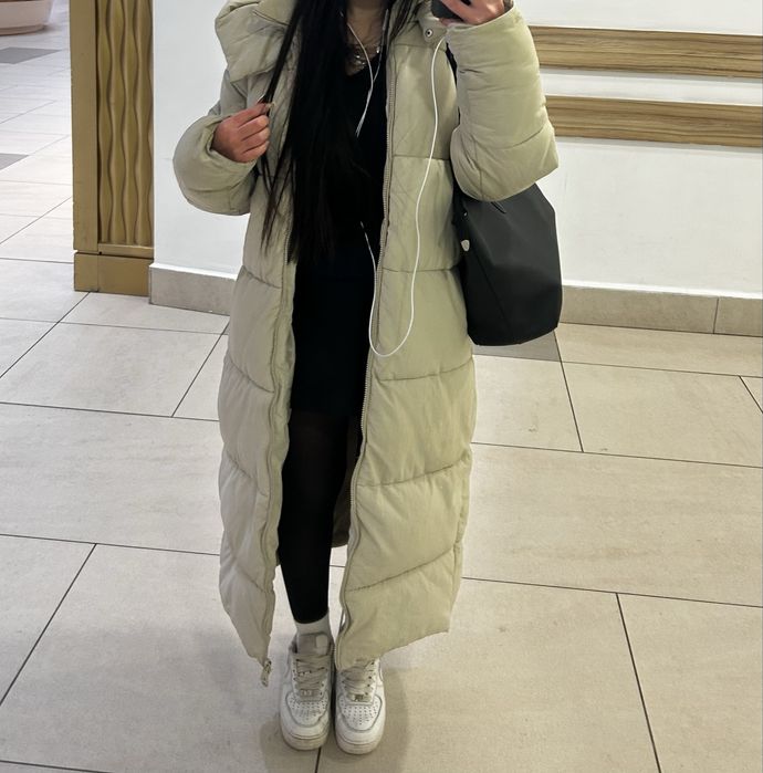 Длинный пуховик бежевый