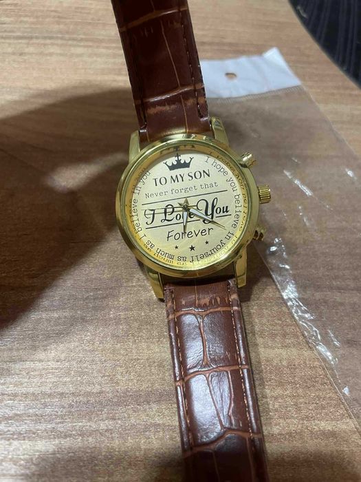 Мъжки часовник за подарък от баща към син, в кафяво и златисто