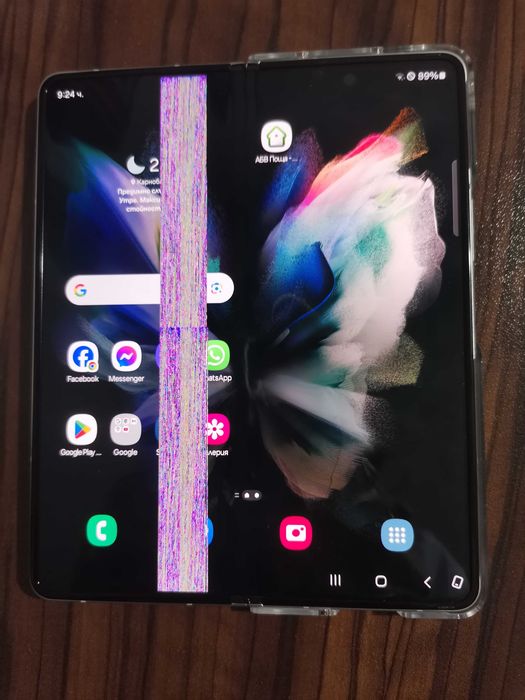 Намалена цена 390 лв. Чисто нов телефон Samsung Galaxy Z Filp 4 256gb