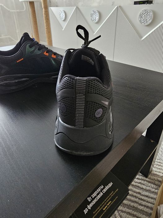 Продам  новые кроссовки