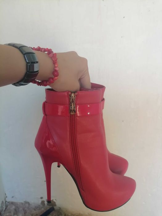 Туфли на высоком каблуке, красные