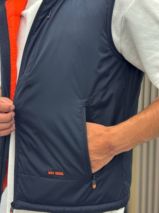 Безрукавка новая, 52 размер