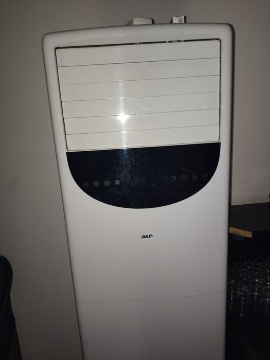 Ishlab turgan kafe restorani jihozlari sotiladi