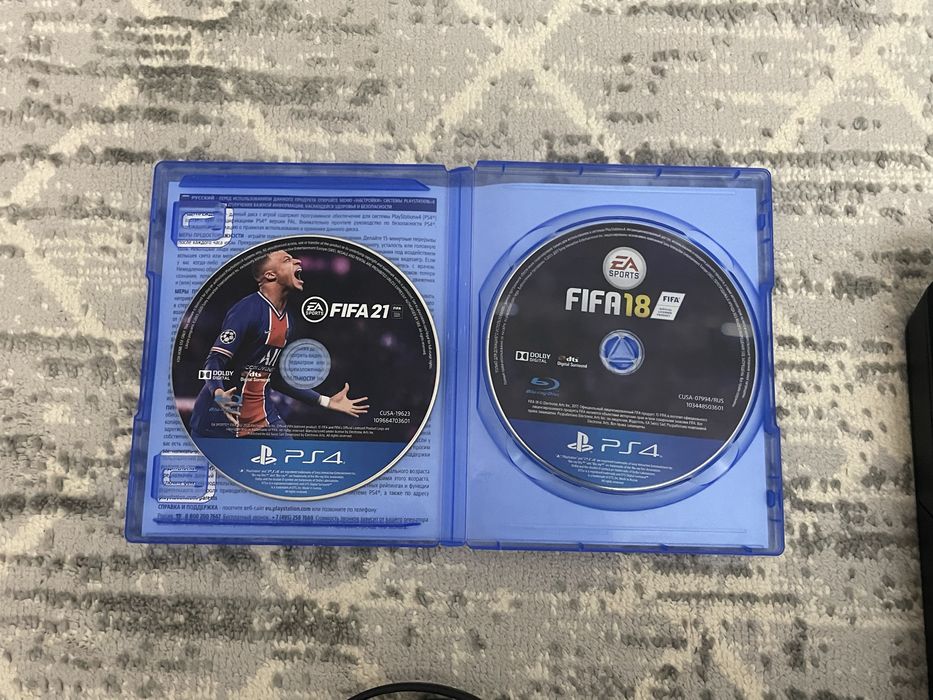 Playstation 4 slim box