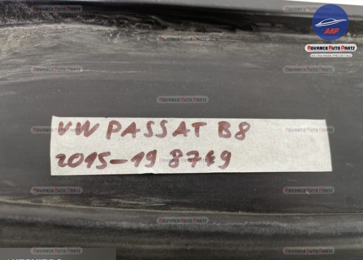 Фолксваген Пасат / Volkswagen Passat B8 Оригинална централна решетка в