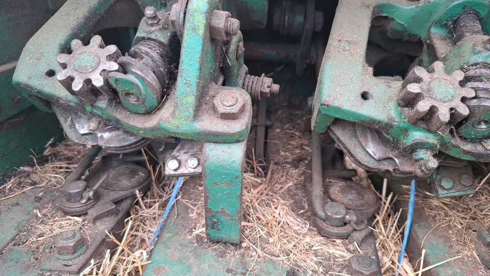 Vand sau schimb presa john deere CB300