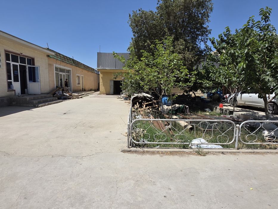Bino sotiladi 380 m²