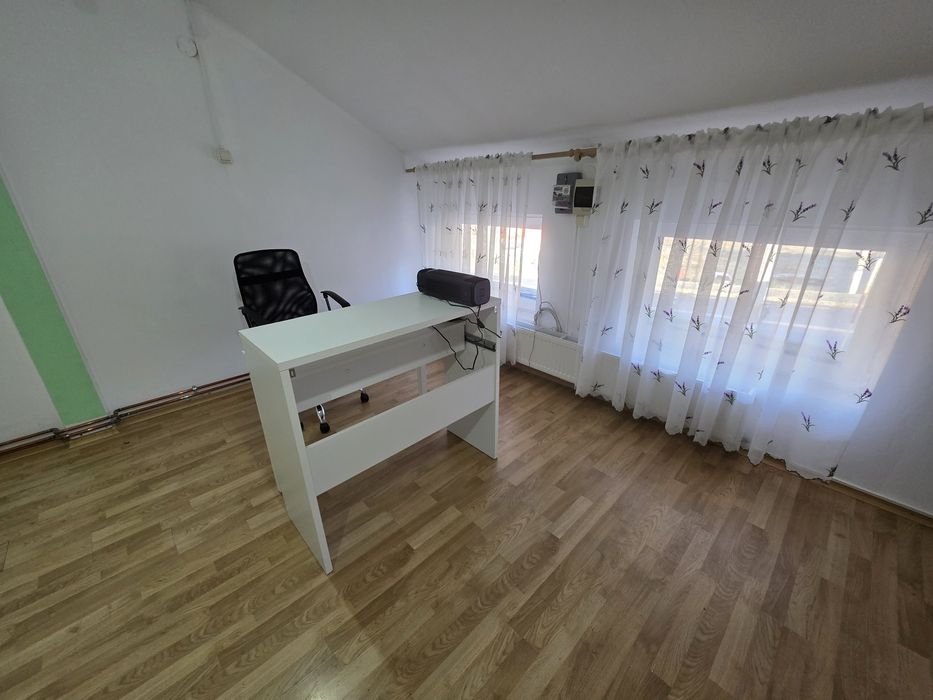 Inchiriez camera 17m² birou, spatiu comercial, manichiura