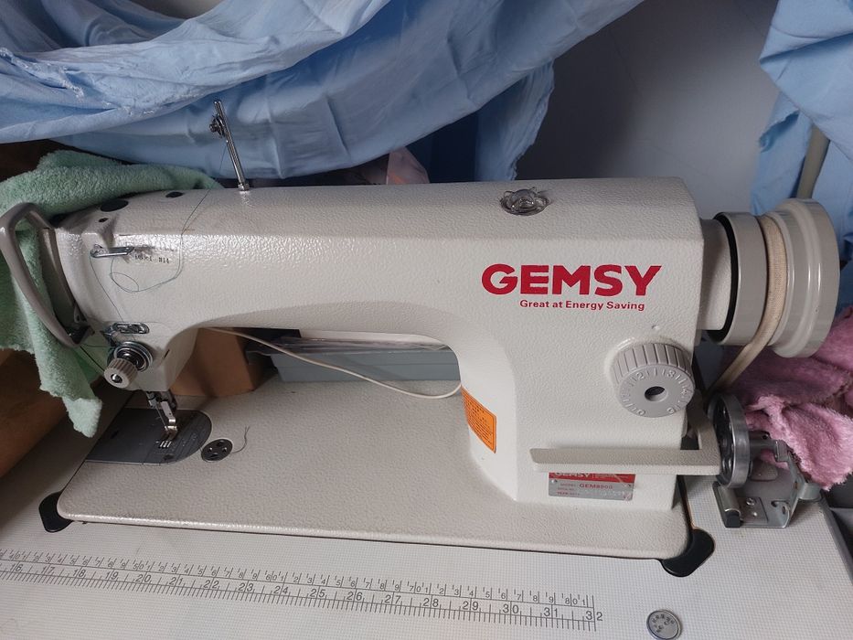 Швейная машина продам