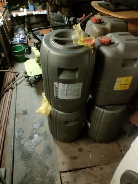 Продам пятидесяти литровые канистры