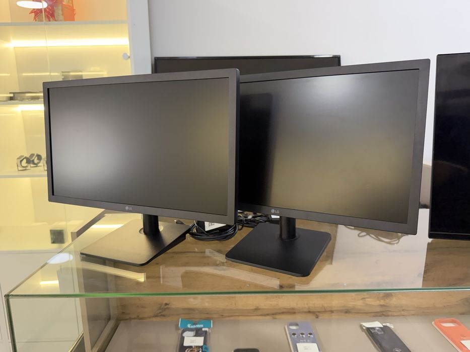 монитор LG черный