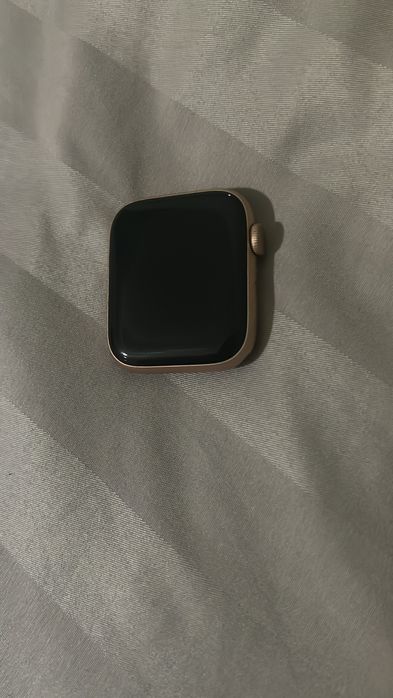 Продам часы Apple watch se 44