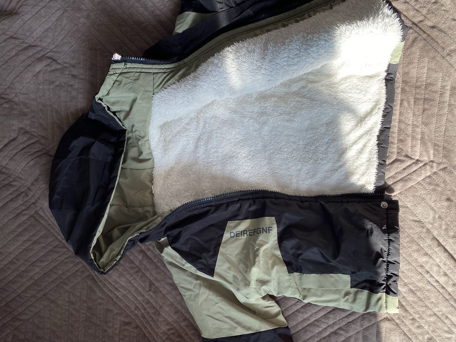 Продам детскую куртку