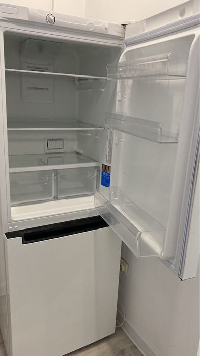 Холодильник Indesit