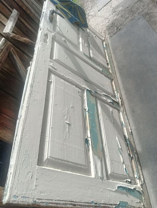 Продам дверь деревянную