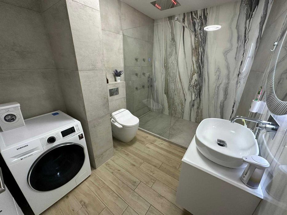 Apartament elegant 2 camere, bloc nou (ARED), etaj 3, complet mobilat si utilat, balcon amenajat, PARCARE PRIVATA inclusa in pret - 159000 Euro