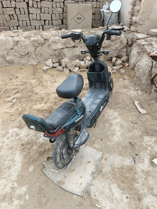 Skuter satiladi batarikasi joq kelisip beremen