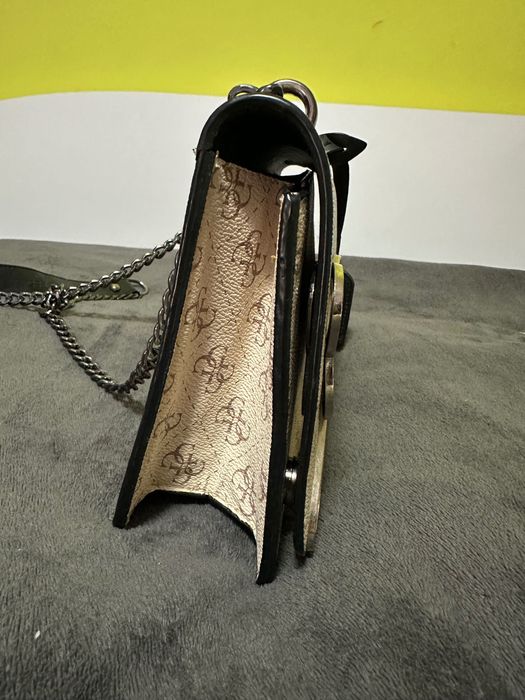 Дамска малка чанта Guess