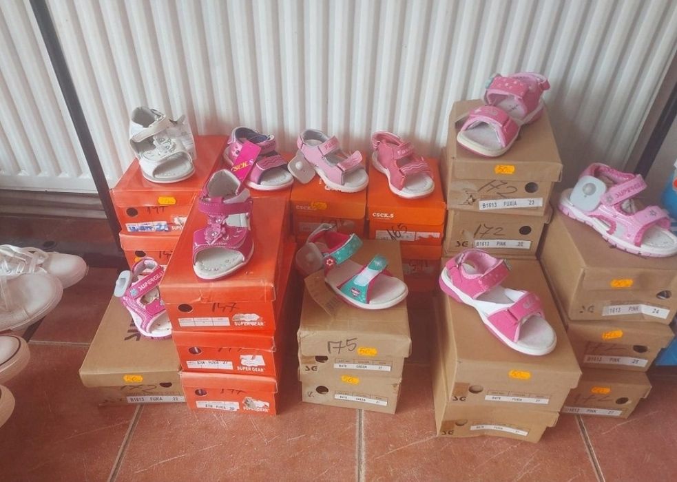 Vand stoc magazin cu haine si incaltaminte