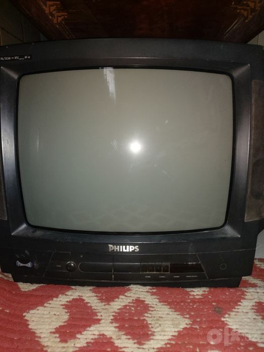 Телевизор Philips 54 см + HD-тюнер (цветной, громкий звук)