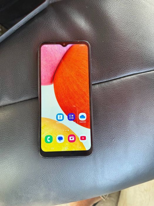 Samsung..A14 xolati yaxshi..