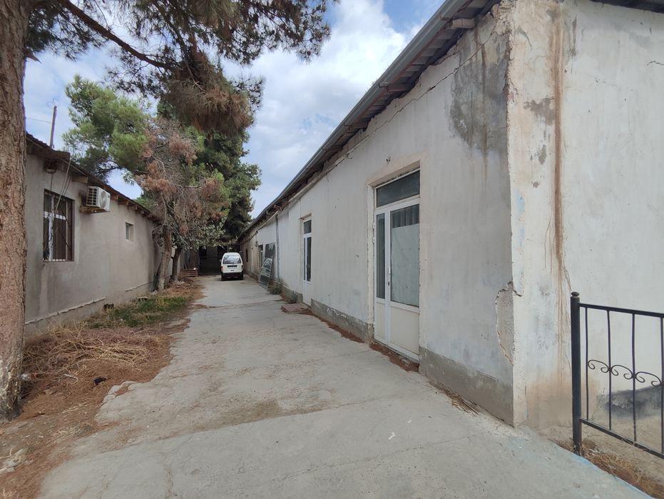 Нотурар бино сотилади.