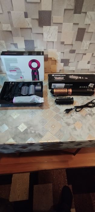 Продаются фены , фен щётки  цена приемлемая недорого