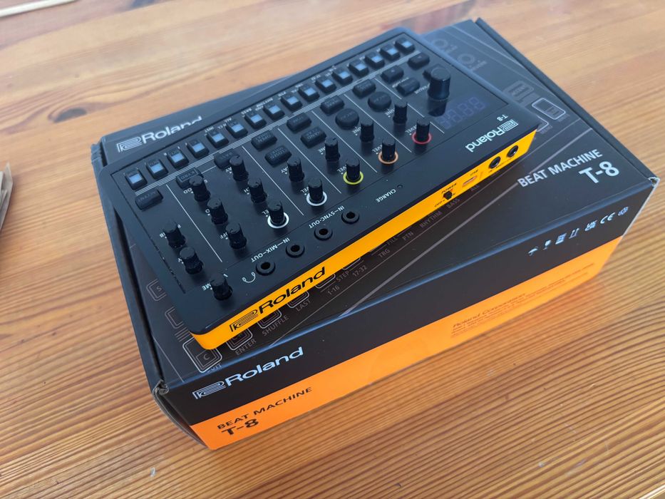 Roland AIRA Compact T-8 Beat Machine