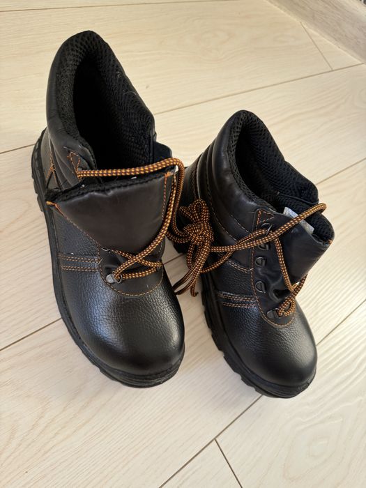 Продам спец обувь