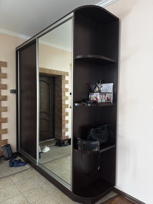 Большой шкаф-гардероб