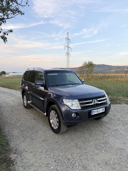 Mitsubishi pajero 3.2 Diesel Autoutilitara  Cutie Automata 4x4-Dif. Blocabil- reductor