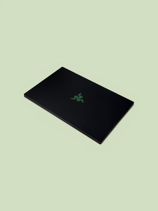Геймърски Лаптоп 15.6’Full HD IPS 300Hz RTX 2080 Super 8GB Core I7-10875H Razer Blade Advanced 15 32GB DDR4 1TB SSD