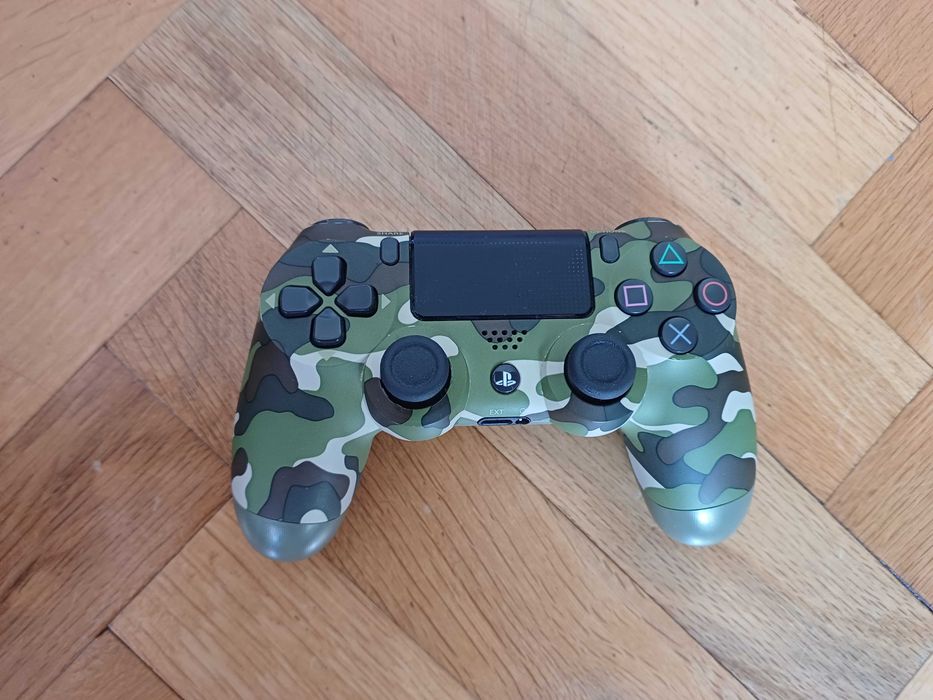 PS4 Slim с два джойстика и игри