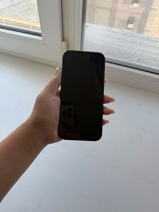 Iphone 16  черный