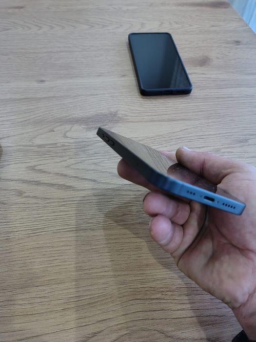 Vand iphone 13 display original pentru piese