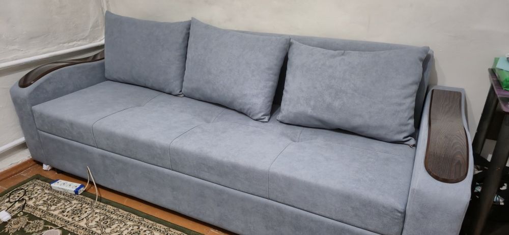 Срочно продам новый диван