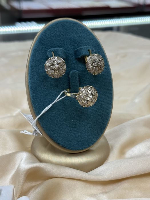 Золотой комплект с бриллиантами