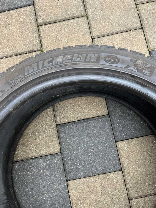 Anvelope iarna Michelin 235/45 R20 aproape noi