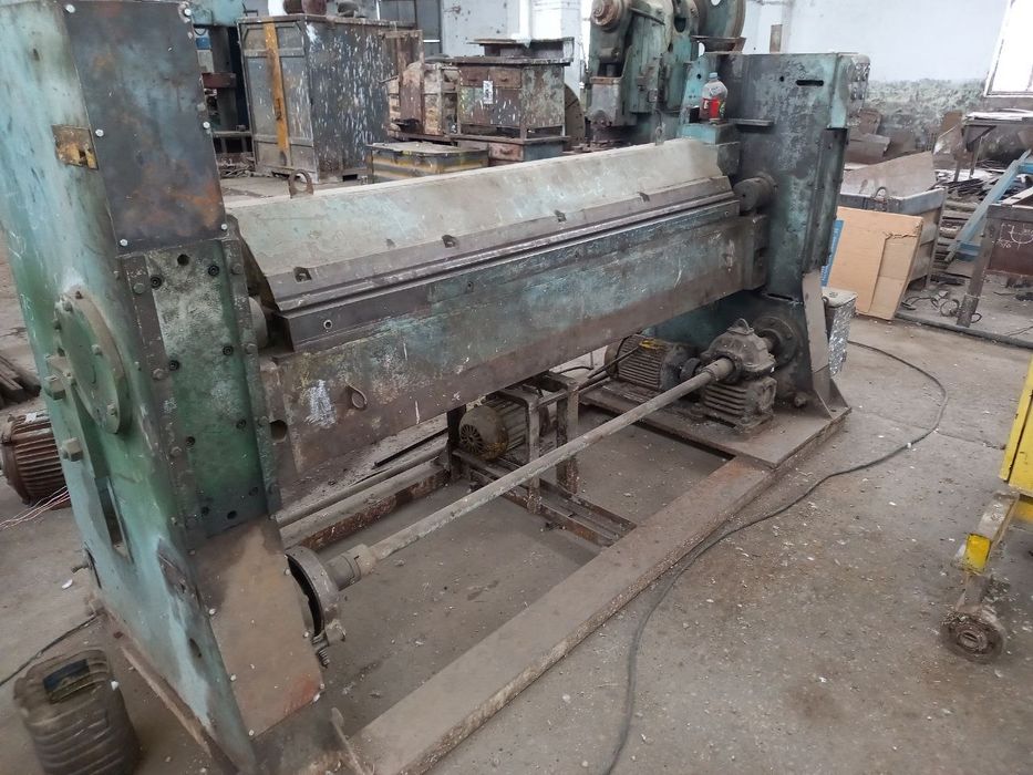 Листогиб станог ишлаб турибди