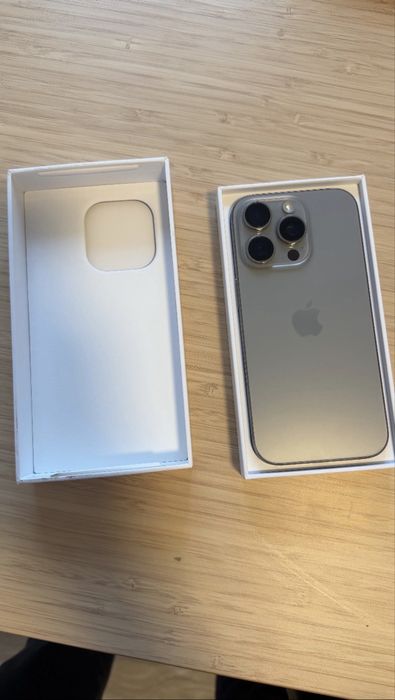 Vand iphone 16 pro impecabil