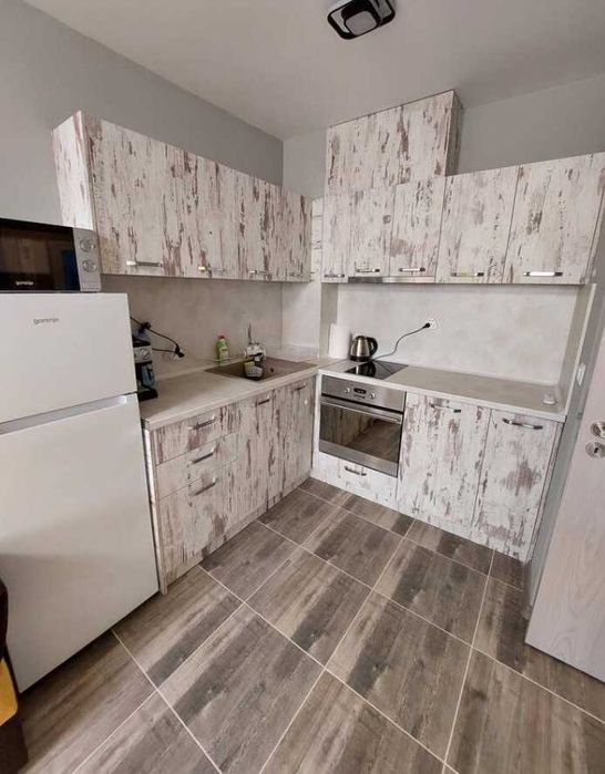 Дава се под наем Двустаен апартамент в Бургас, Сарафово - 50 кв.м за 433.5 € - Снимка #2